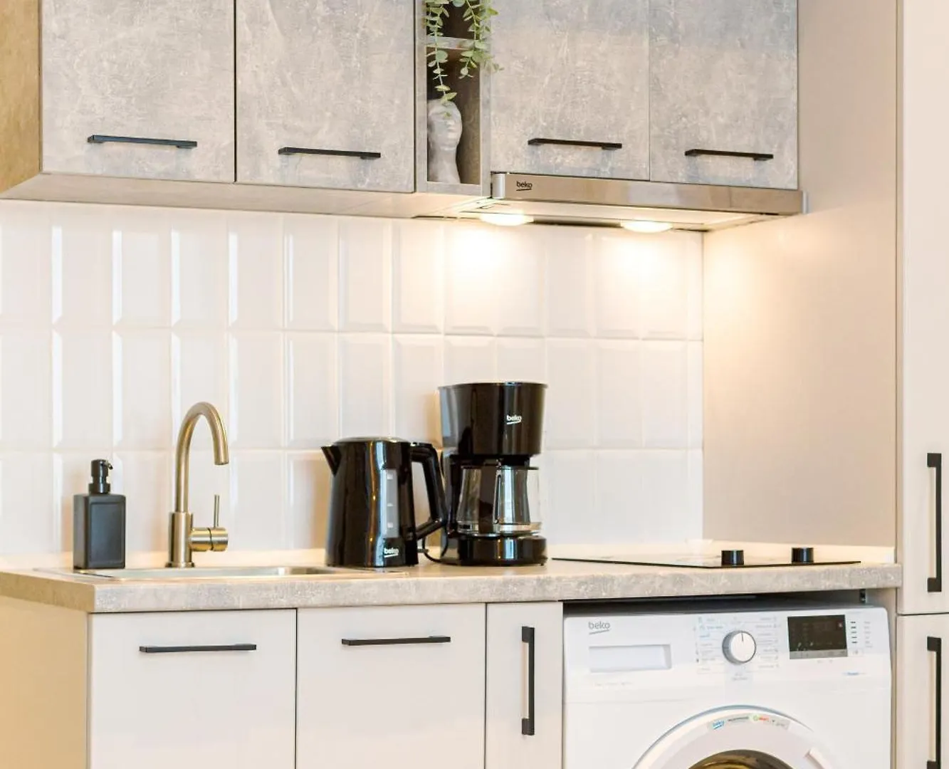 Apartment Downtown Studios - Your Modern Escape Near Ateneul Roman Bucharest