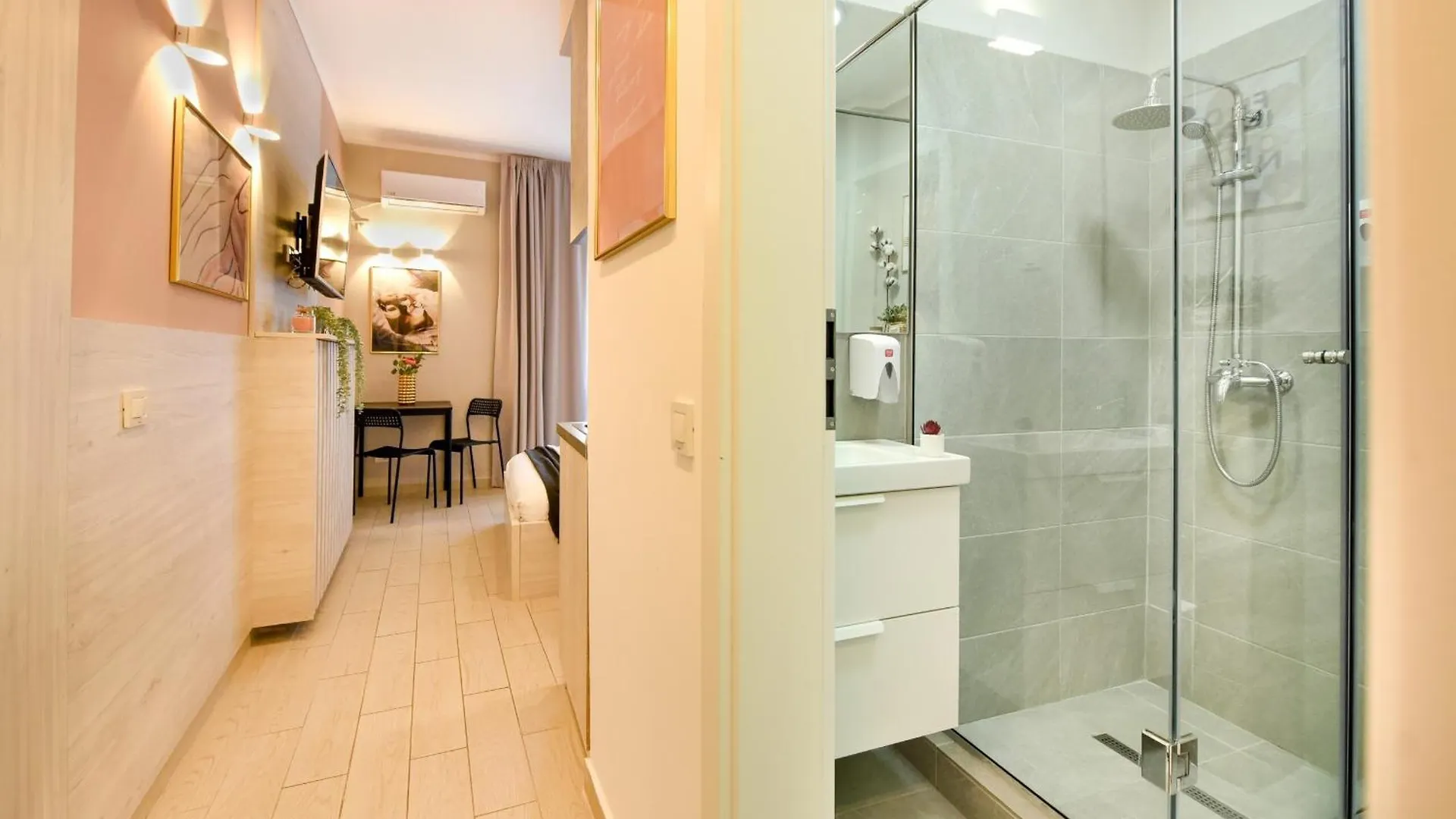 Apartment Downtown Studios - Your Modern Escape Near Ateneul Roman Bucharest Romania