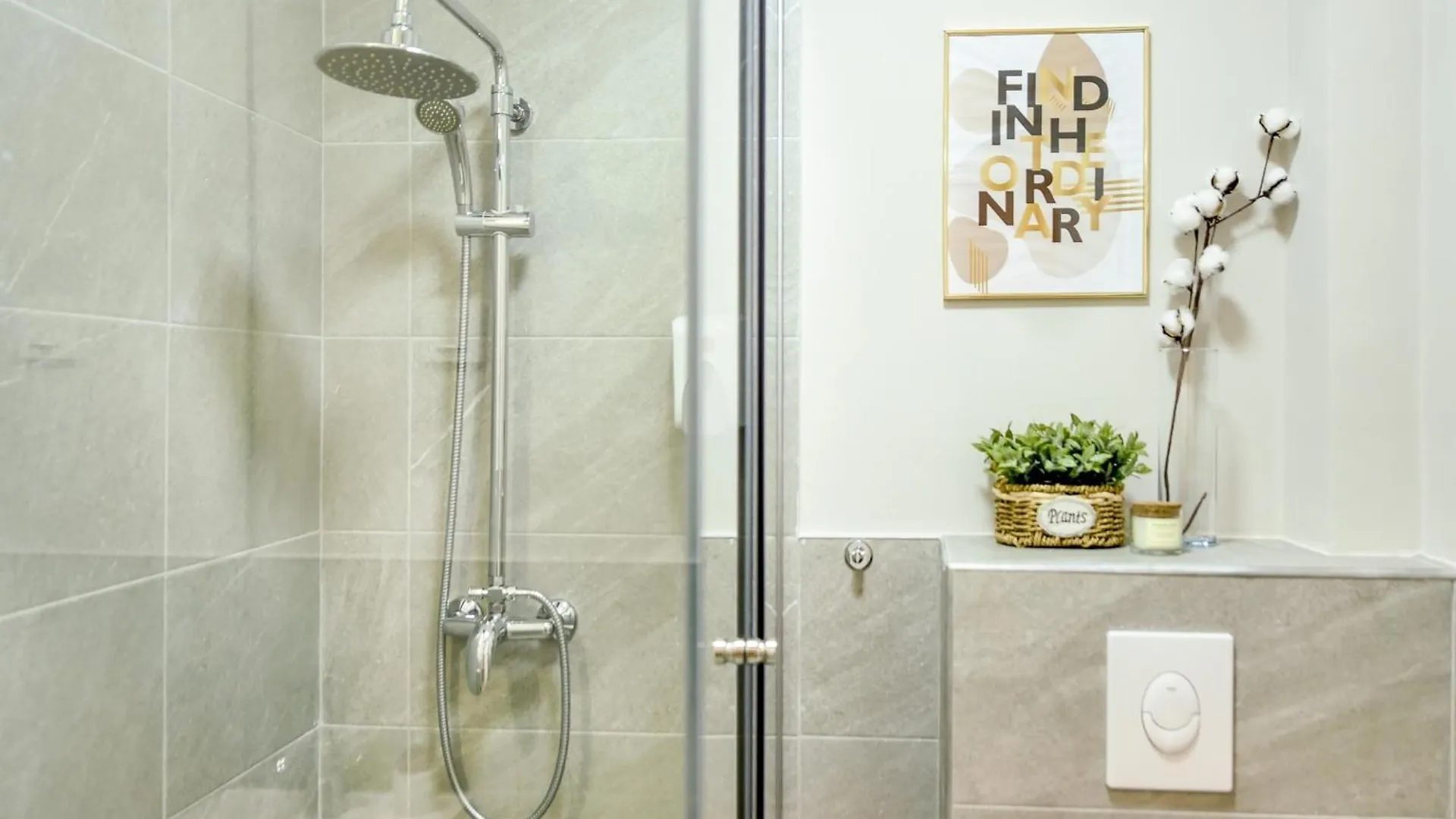 Apartment Downtown Studios - Your Modern Escape Near Ateneul Roman Bucharest
