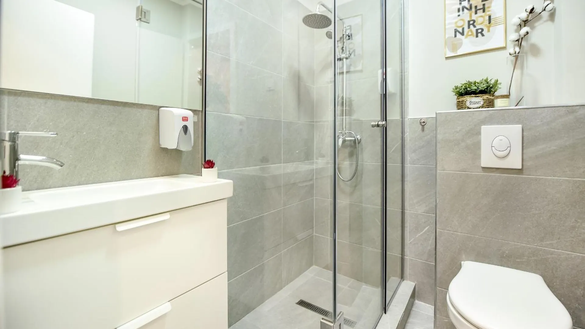 Downtown Studios - Your Modern Escape Near Ateneul Roman Bucharest 0*,