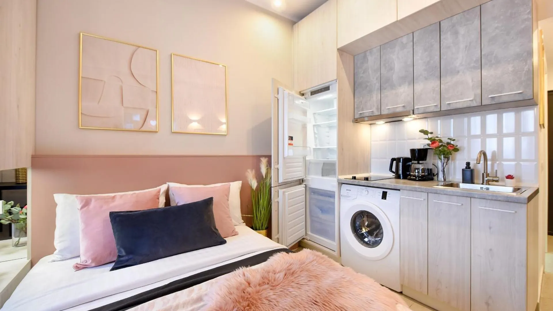 Downtown Studios - Your Modern Escape Near Ateneul Roman Bucharest