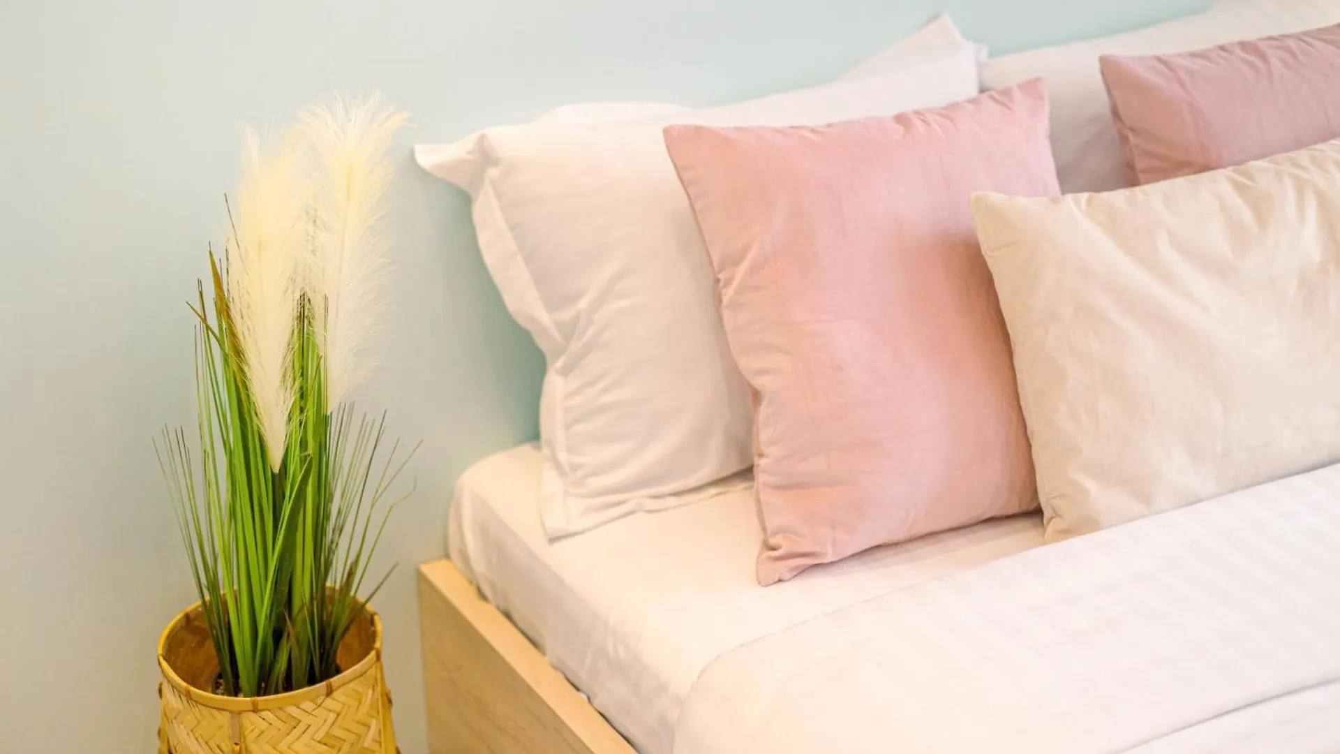 Apartment Downtown Studios - Your Modern Escape Near Ateneul Roman Bucharest Romania