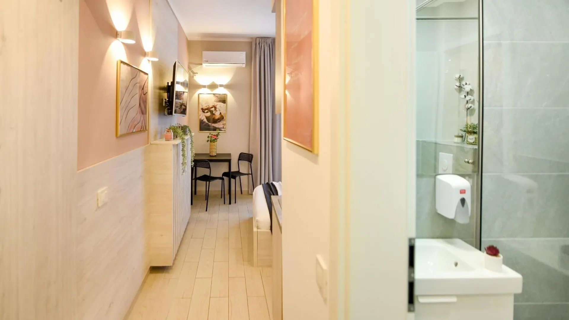 Downtown Studios - Your Modern Escape Near Ateneul Roman Bucharest Romania