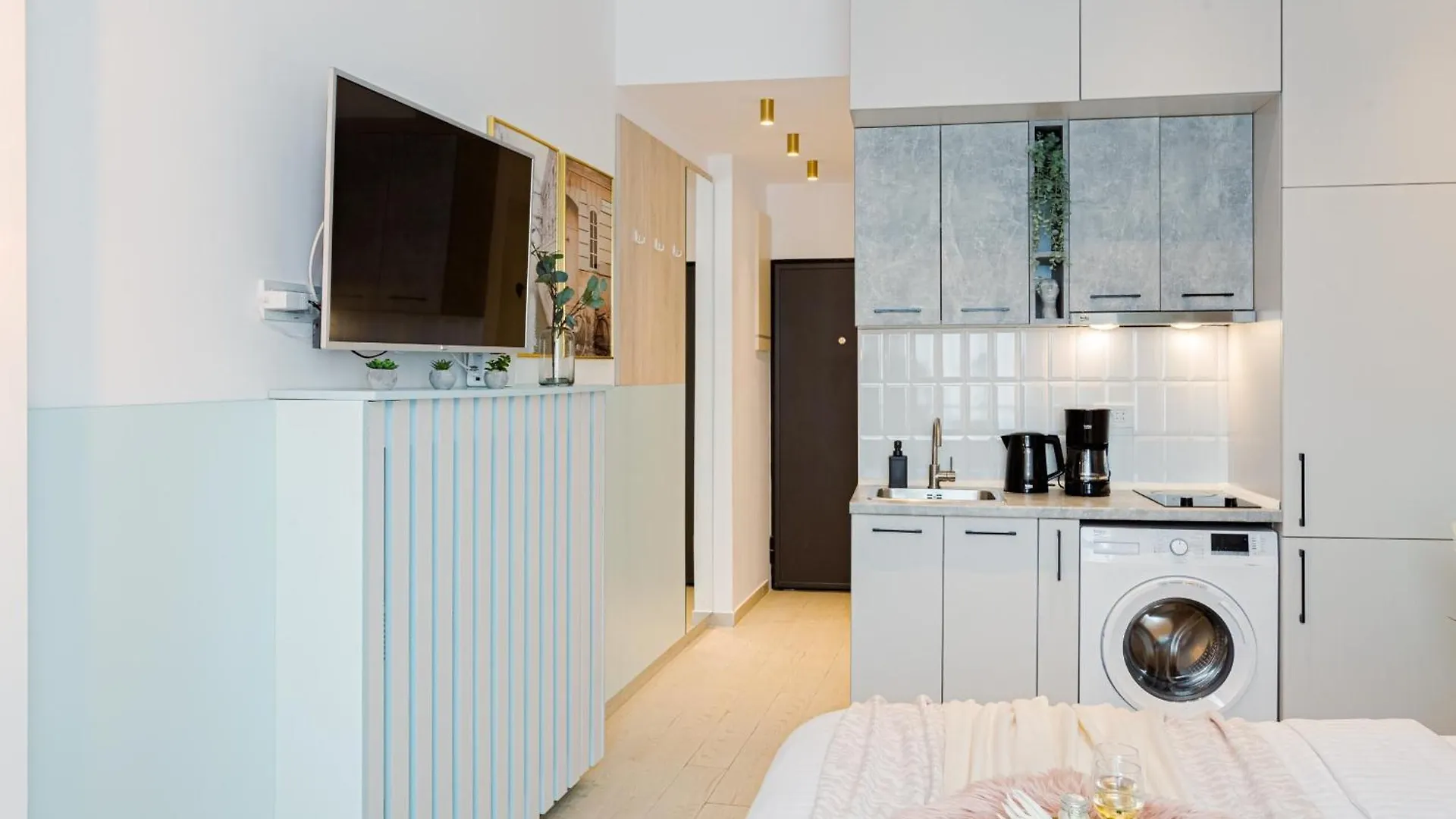 Downtown Studios - Your Modern Escape Near Ateneul Roman Bucharest