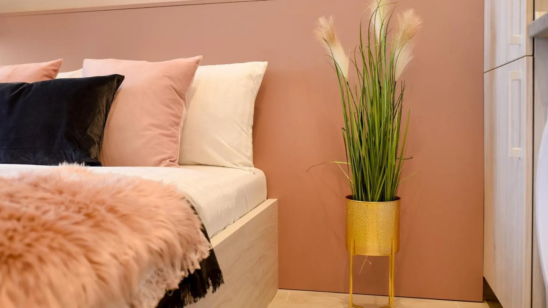 Downtown Studios - Your Modern Escape Near Ateneul Roman Bucharest 0*,  Romania