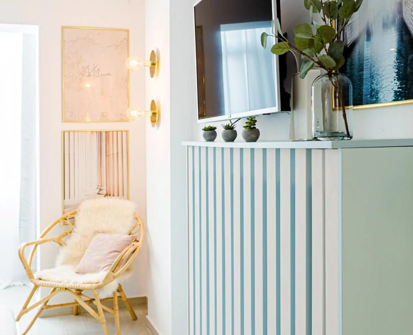 Downtown Studios - Your Modern Escape Near Ateneul Roman Bucharest Apartment