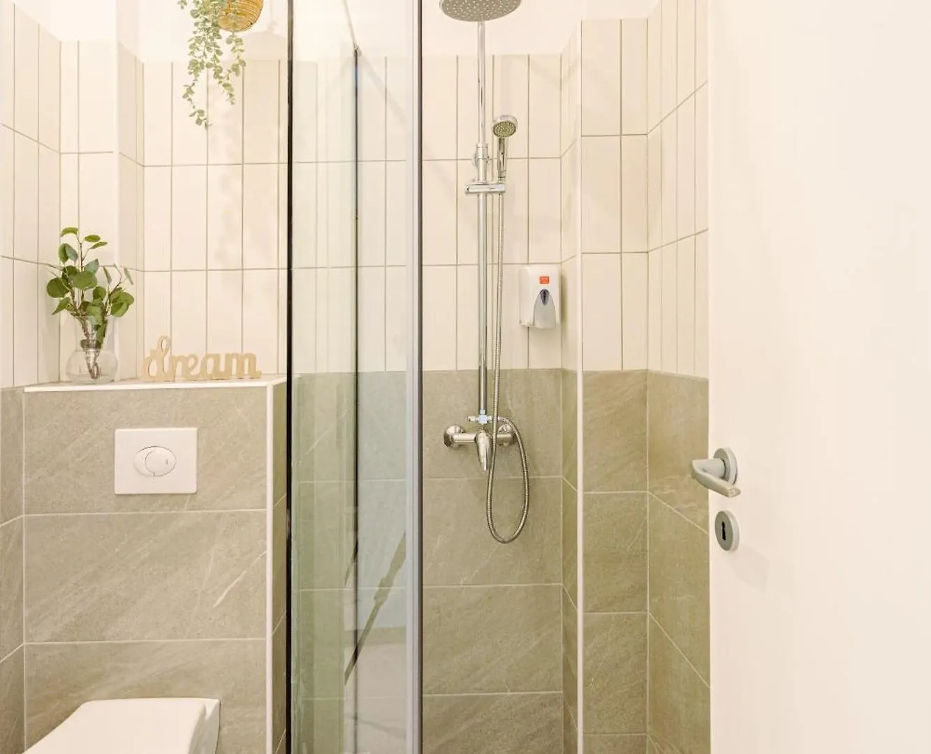 Downtown Studios - Your Modern Escape Near Ateneul Roman Bucharest