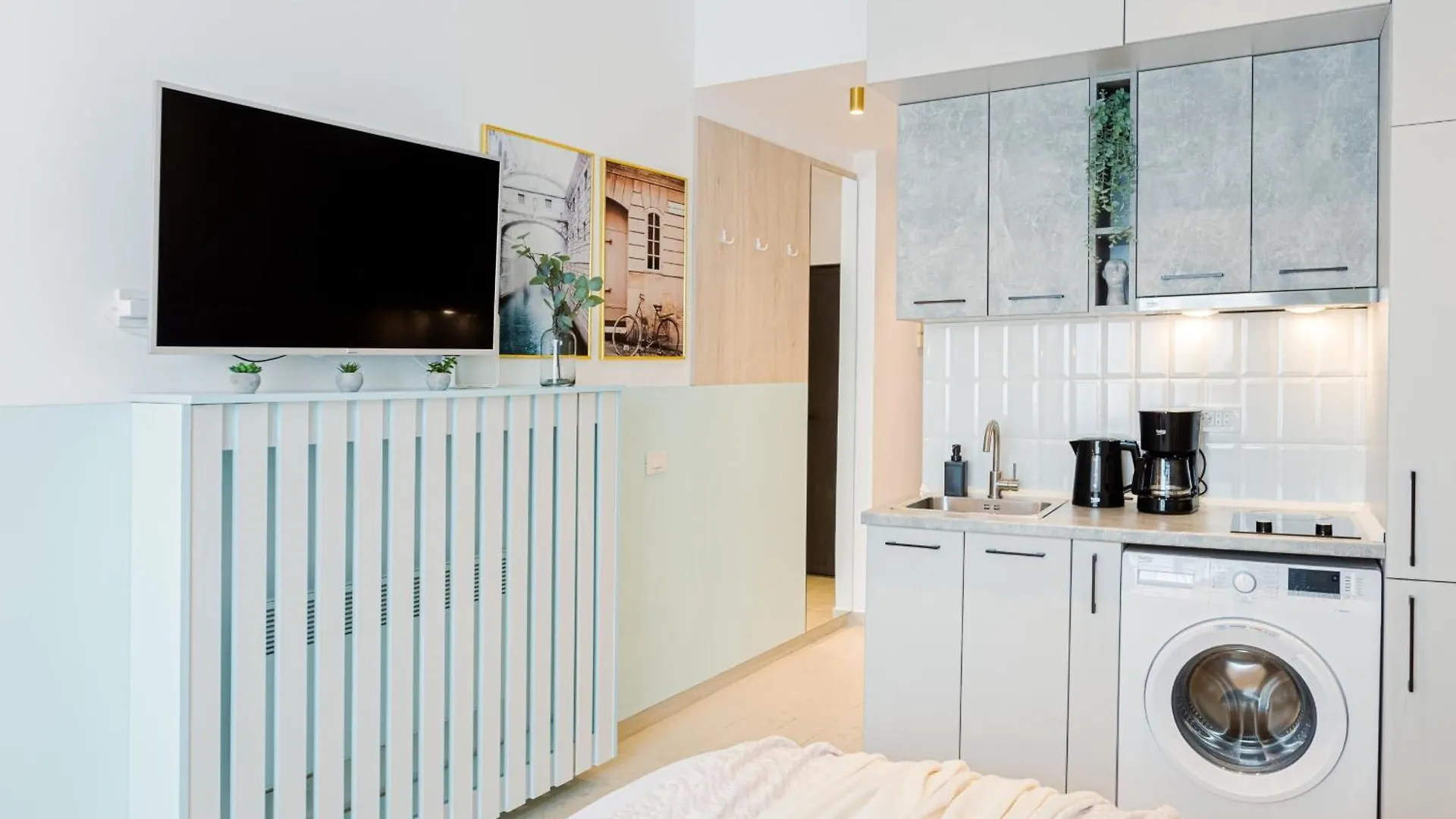 Downtown Studios - Your Modern Escape Near Ateneul Roman Bucharest