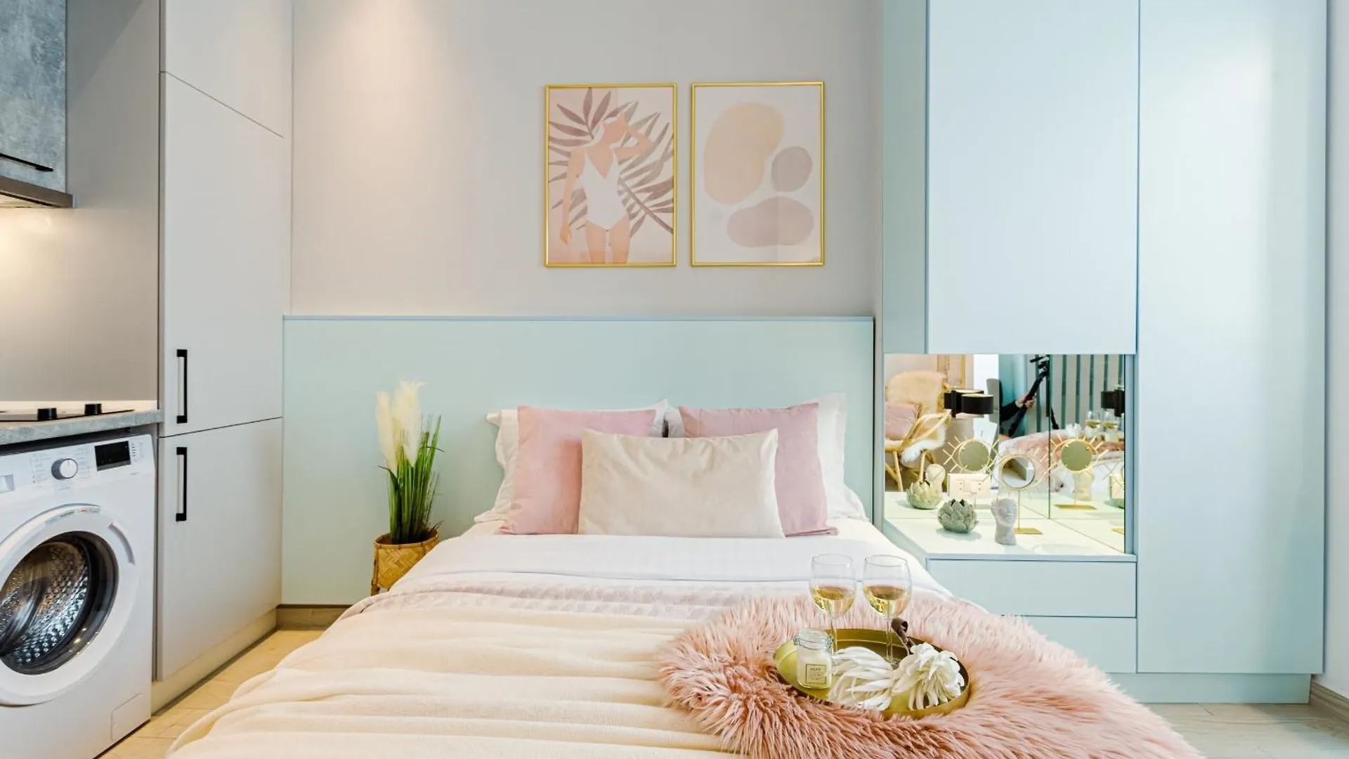 Apartment Downtown Studios - Your Modern Escape Near Ateneul Roman Bucharest