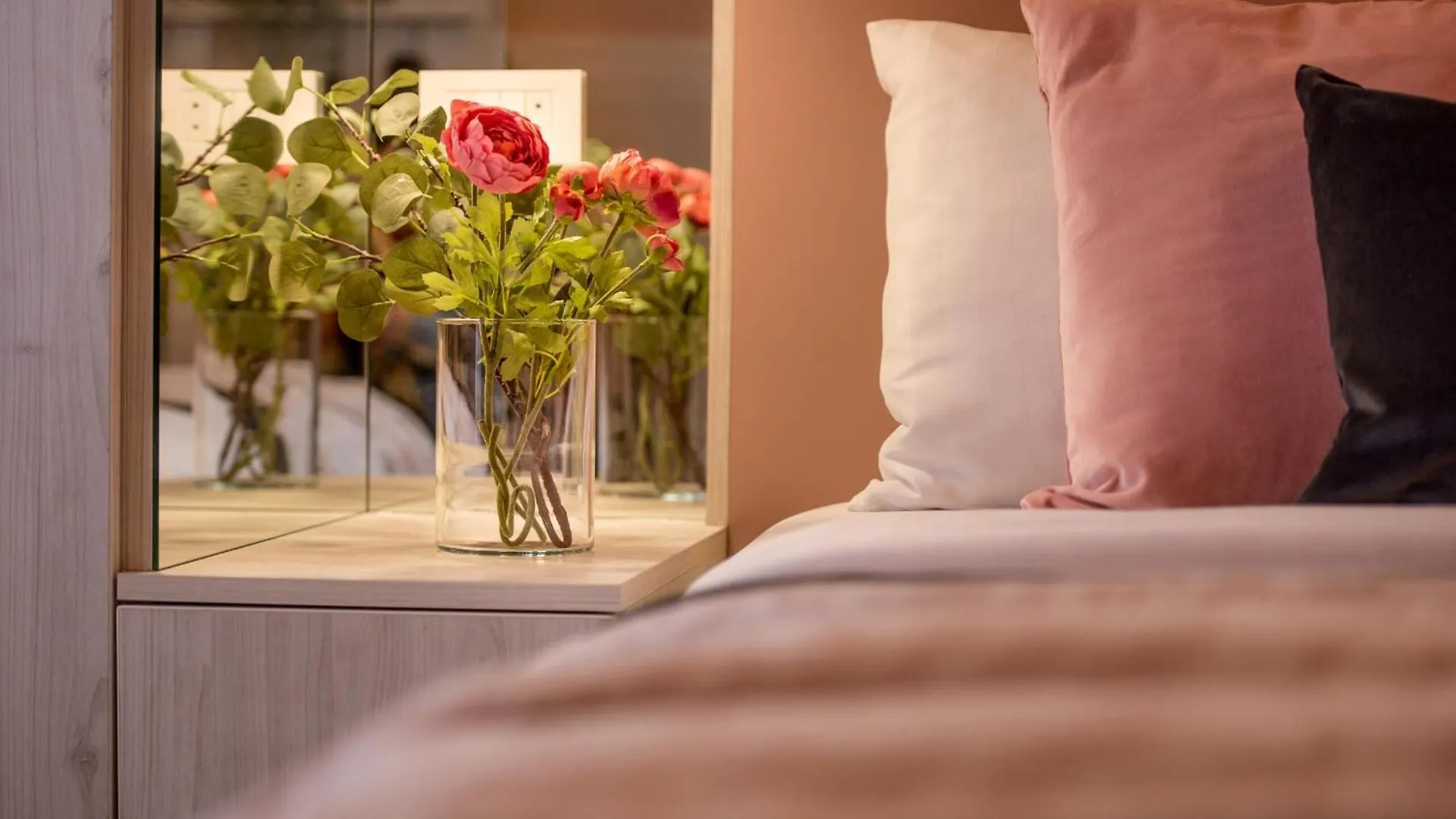 Apartment Downtown Studios - Your Modern Escape Near Ateneul Roman Bucharest