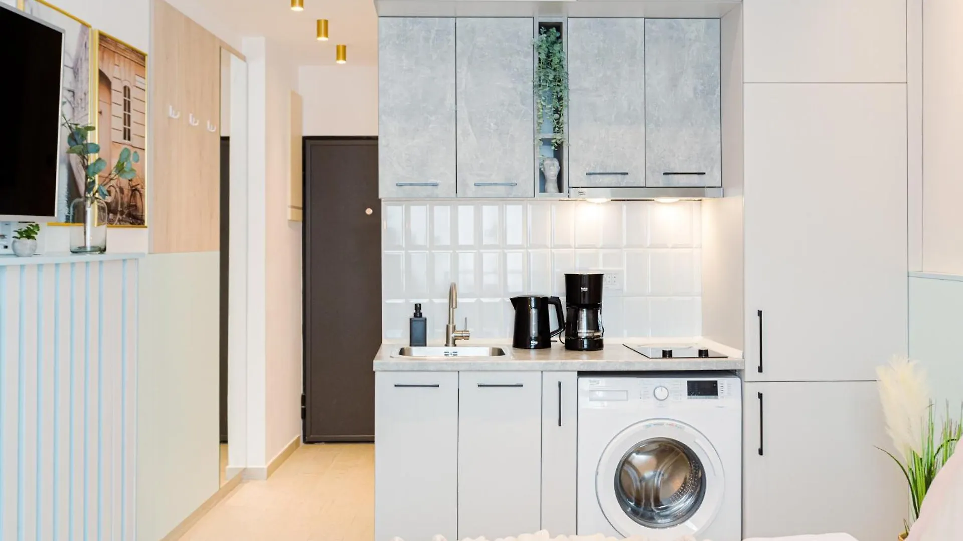 Apartment Downtown Studios - Your Modern Escape Near Ateneul Roman Bucharest