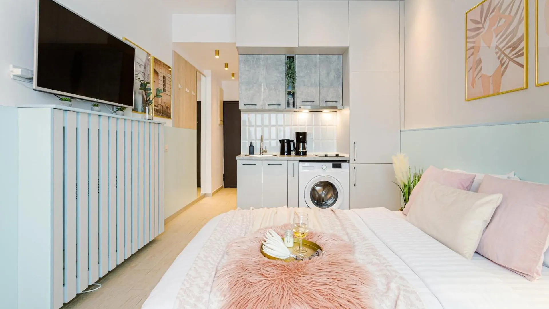 Downtown Studios - Your Modern Escape Near Ateneul Roman Bucharest Apartment