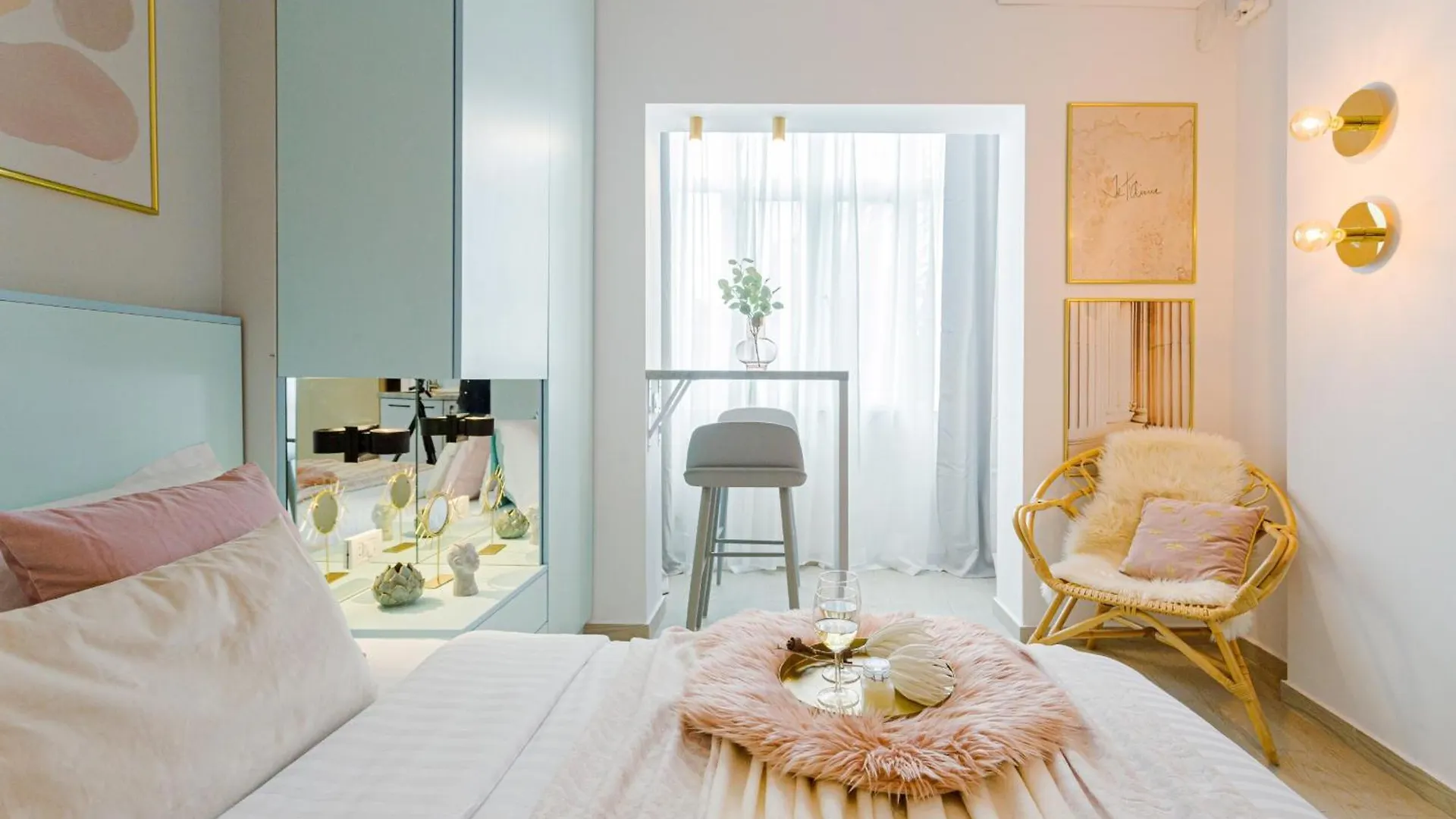 Downtown Studios - Your Modern Escape Near Ateneul Roman Bucharest 0*,